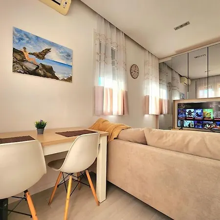 Rooftop @skanderbeg Square W/ 24h Check In Apartment *