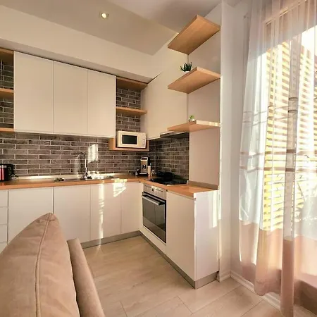 Rooftop @skanderbeg Square W/ 24h Check In Apartman