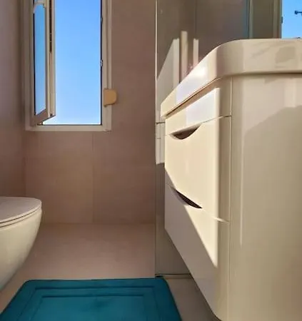 Apartman Rooftop @skanderbeg Square W/ 24h Check In